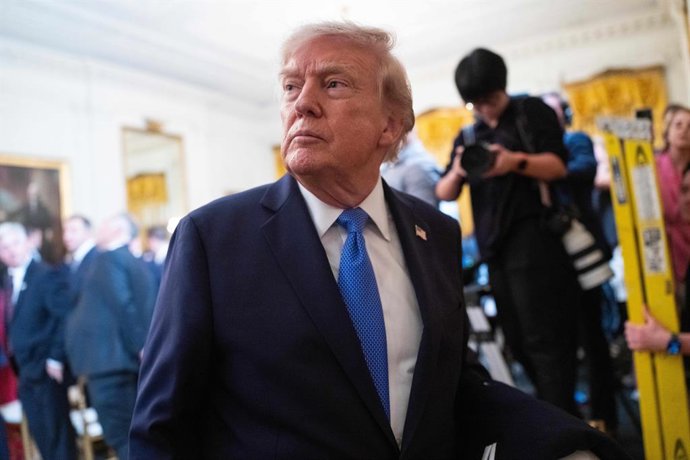 6 de agosto de 2026, Washington, Distrito de Columbia, EUA: O presidente dos Estados Unidos, Donald J. Trump, deixa um evento na Sala Leste da Casa Branca, em Washington, DC, EUA, na quinta-feira, 6 de agosto de 2026. O presidente Trump está presidindo um
