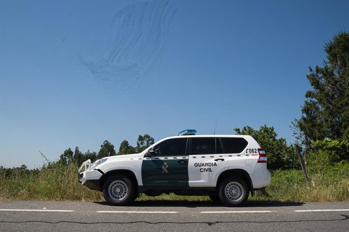 Archivo - Arquivo - Um carro da Guarda Civil, em 17 de junho de 2026, em Ponte Caldelas, Pontevedra, Galícia (Espanha). A Guarda Civil procura um homem de 43 anos que agrediu sua ex-companheira em Ponte Caldelas e fugiu com o bebê dela, que foi encontrado