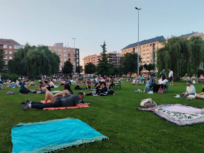Paseo de Quintanilla de la capital leonesa durante una de las proyecciones de la pasada edición del ciclo 'Cine de verano'.