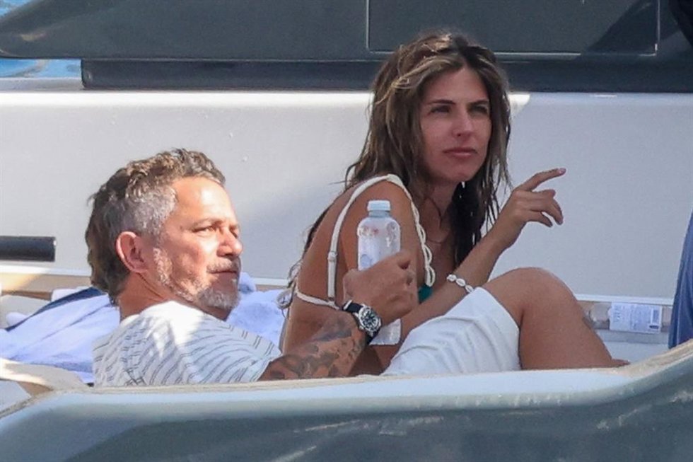 Alejandro Sanz y Stephanie Cayo de vacaciones con los cuatro hijos del cantante