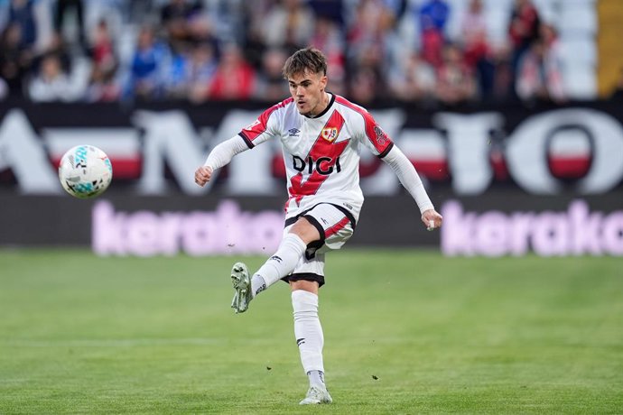 Archivo - Pep Chavarria of Rayo Vallecano kicks the ball during the Spanish League, LaLiga EA Sports, football match played between Rayo Vallecano and Girona FC at Estadio de Vallecas on May 11, 2026, in Madrid, Spain.