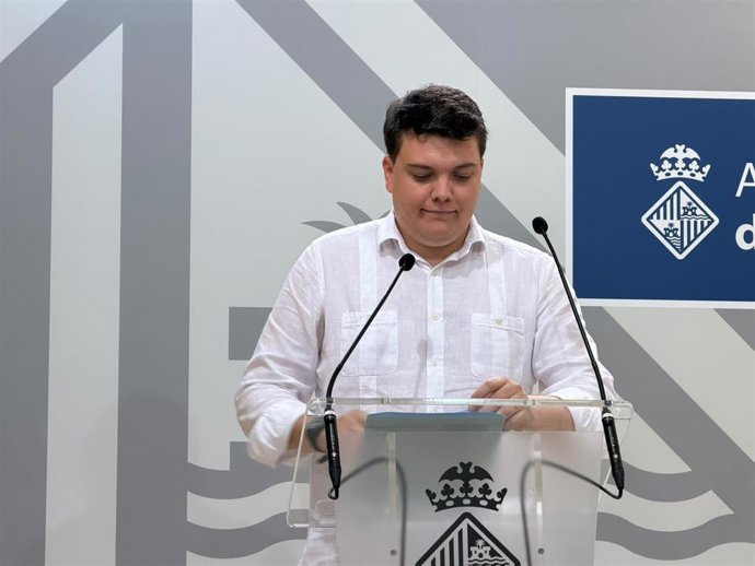 El regidor de Función Pública, Llorenç Bauzá, en rueda de prensa posterior a la Junta de Gobierno.