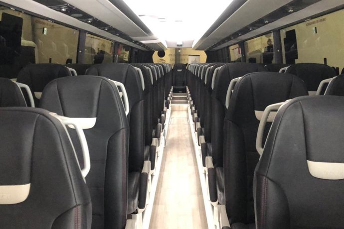 Archivo - Interior de un autobús escolar en una imagen de archivo