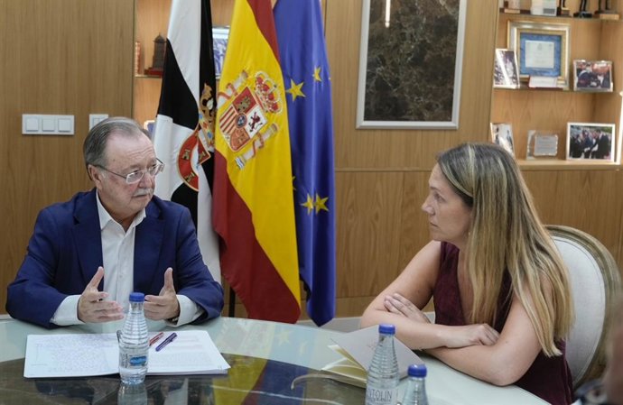 Fotos Reunión Alma Ezcurra Con Pte Ceuta Vivas