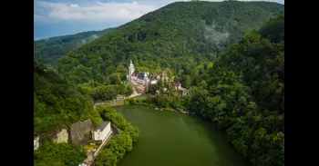 De los fiordos noruegos a la Sierra de Aracena: refugios climáticos donde el verano se vive a 20 grados