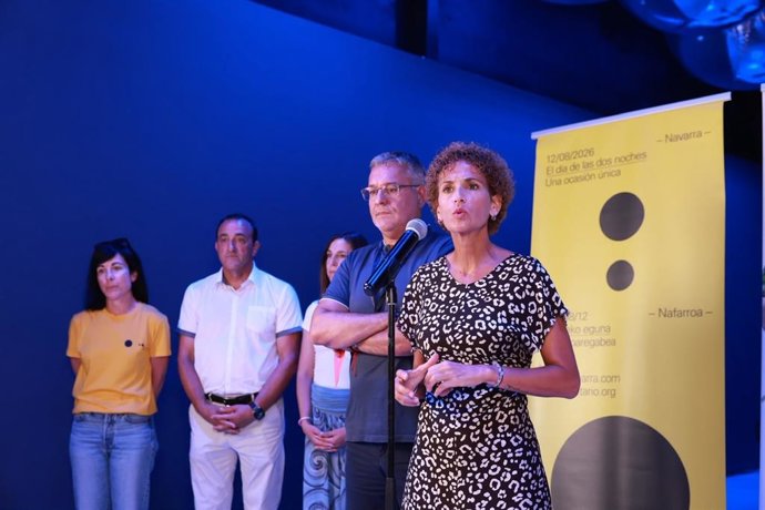 Comparecencia de la presidenta de Navarra, María Chivite, en Sendaviva, donde seguirá el eclipse de sol.