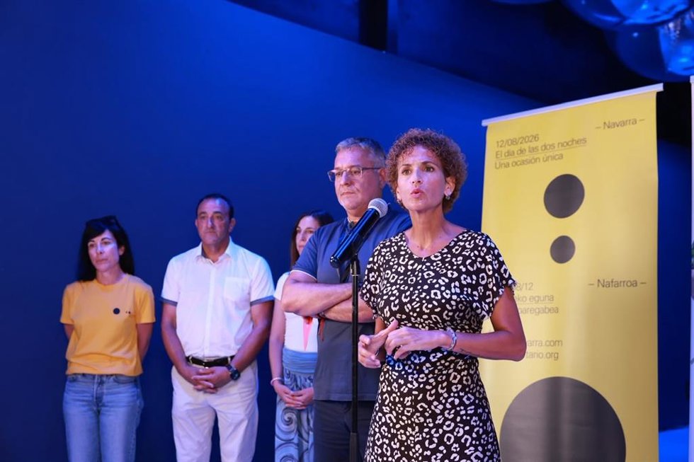 Comparecencia de la presidenta de Navarra, María Chivite, en Sendaviva, donde seguirá el eclipse de sol.