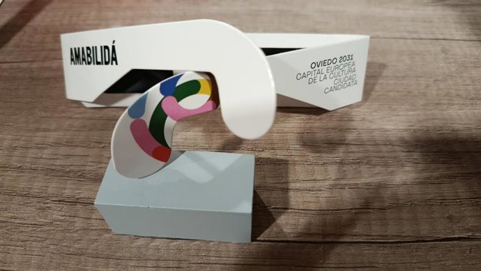 Vox Oviedo denuncia la irresponsabilidad del Ayuntamiento al no alertar de la retirada de las gafas del eclipse repartidas en la FIDMA
