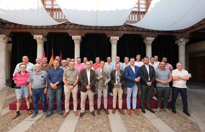 Foto de familia, durante la presentación del Trofeo Diputación.