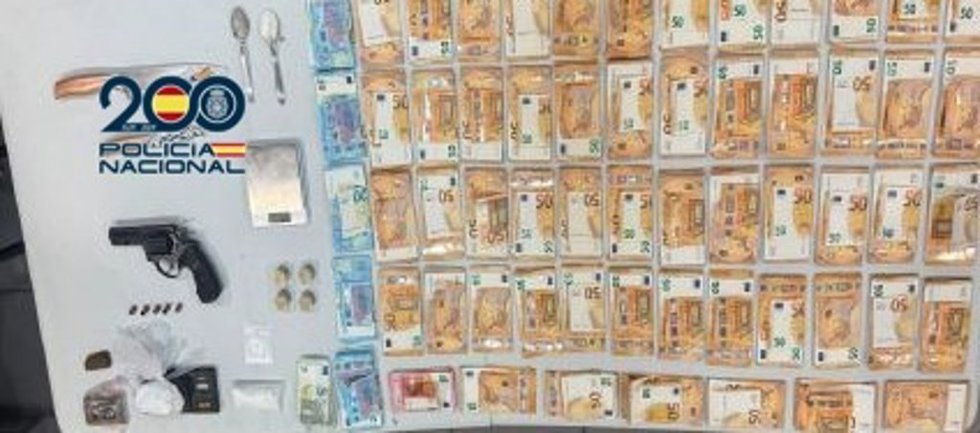Dinero, arma y drogas incautadas en Ingenio (Gran Canaria)