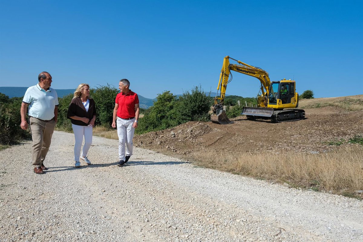 La mejora y creación de 72 caminos rurales de Campoo de Enmedio finalizará este año