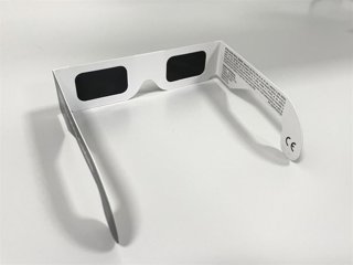 Imagen de recurso gafas para observar eclipses.