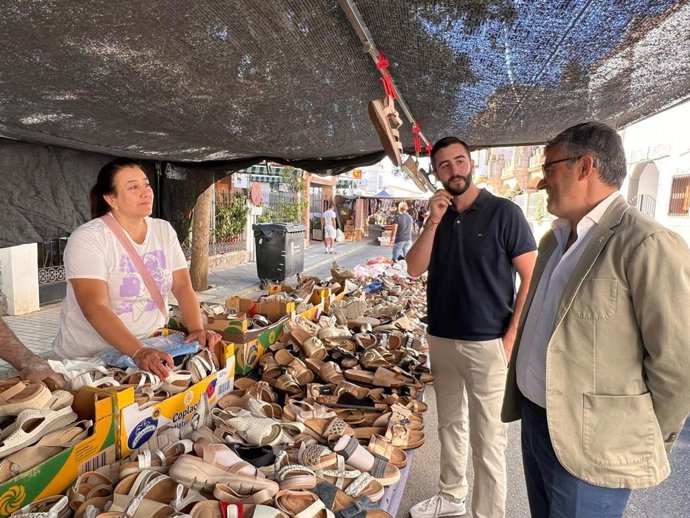 Archivo - Empleo invierte 202.000 euros en la mejora de zonas comerciales urbanas y rurales de la provincia de Granada