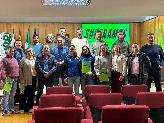 Foto de familia en el acto 'Superamos'
