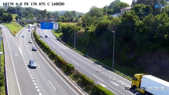 Imagen de la A-8 a la altura de Laredo, a las 13.21 horas
