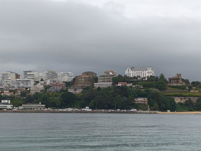 Santander vista desde el mar. Panorámica de la capital cántabra. Hotel Real.
