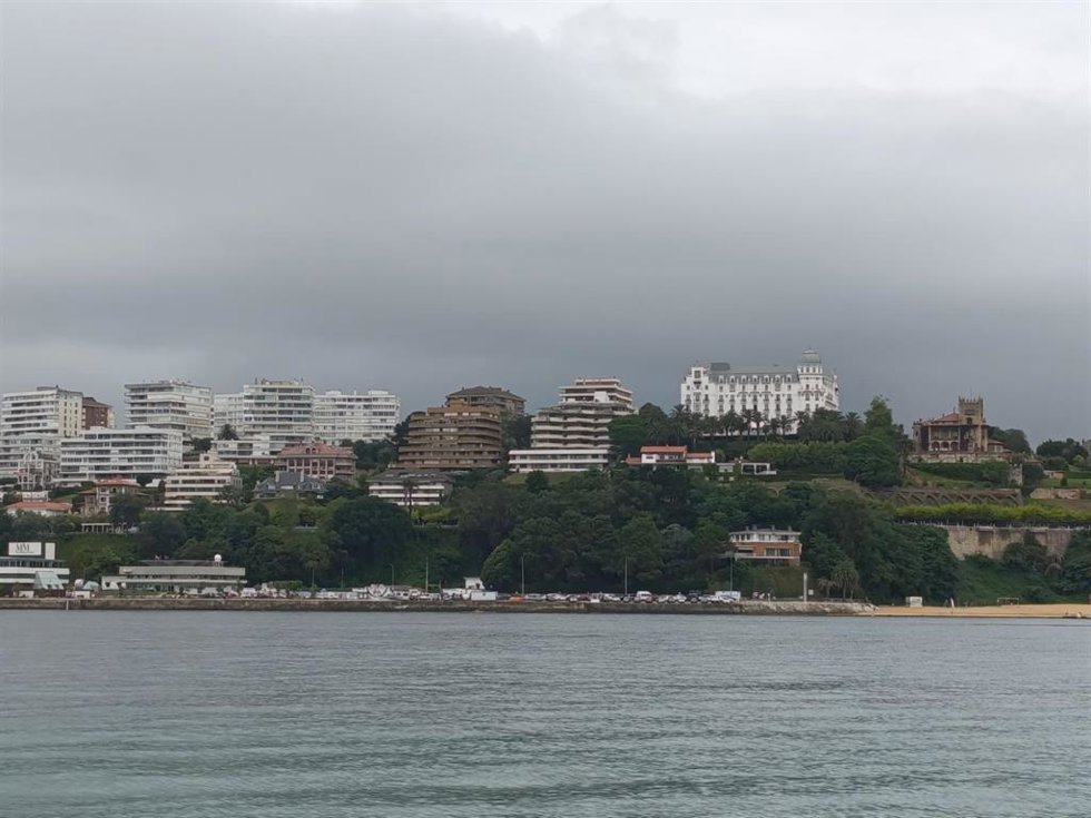 Santander vista desde el mar. Panorámica de la capital cántabra. Hotel Real.