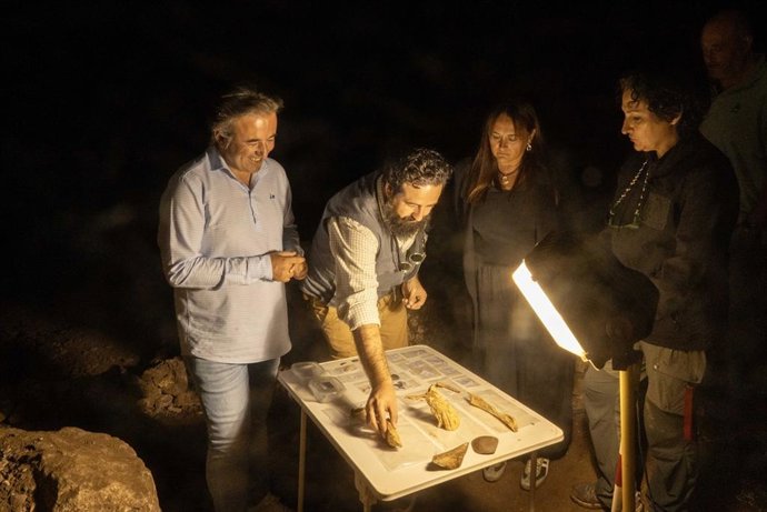 Campaña de excavaciones sobre ocupaciones humanas de hace 60.000 y 16.000 años en El Pendo.