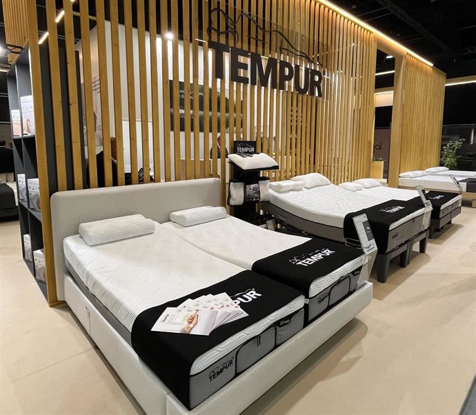 Archivo - Stand de Tempur Sealy, marcas de Somnigroup.