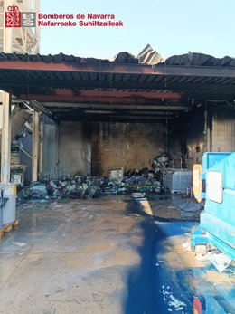 Incendio en una zona de contenedores en una empresa de Villatuerta.