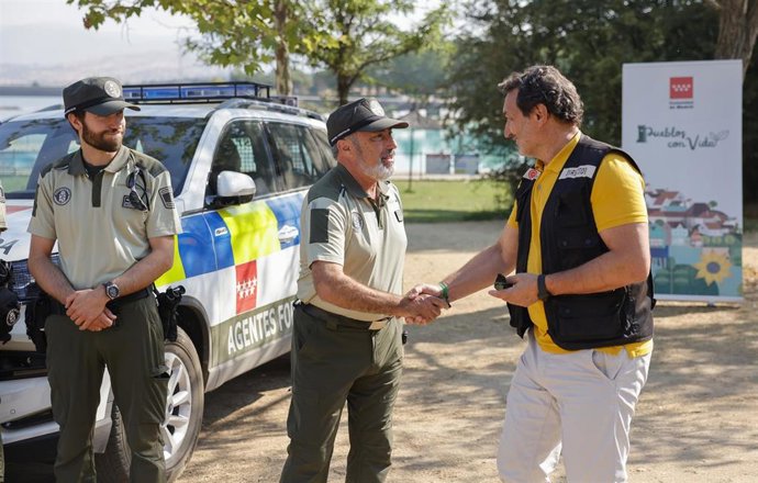 El director de la Agencia de Seguridad y Emergencias Madrid 112 (ASEM112), Pedro Antonio Ruiz, ha supervisado el operativo del eclipse en Buitrago del Lozoya