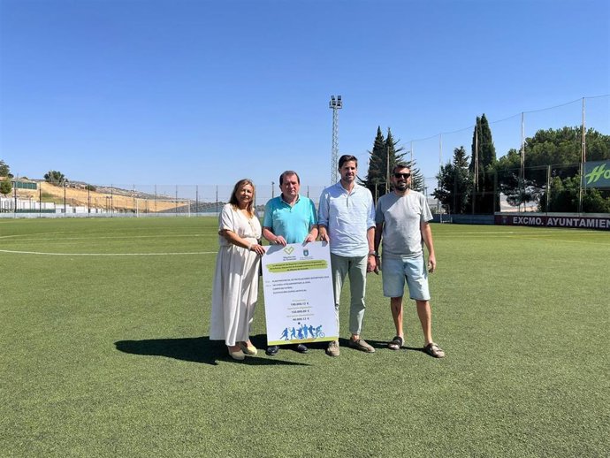 Diputación invertirá 150.000 euros en la sustitución del césped artificial del campo de fútbol de Alhama de Granada
