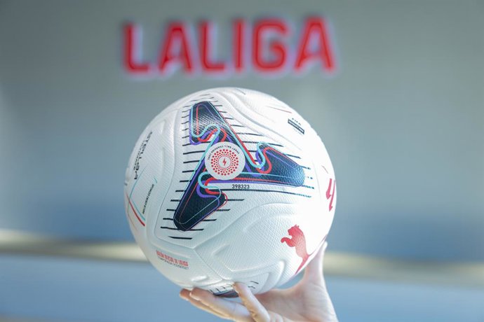 Bola oficial da LaLiga e da PUMA para a temporada 2026/27, com a tecnologia “Bola Conectada”