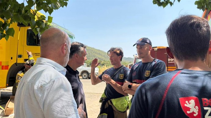 El consejero de Medio Ambiente y Turismo del Gobierno de Aragón, Luis Biendicho, en el Puesto de Mando Avanzado.