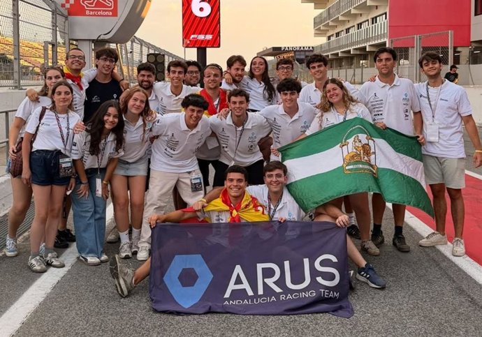 El equipo de automovilismo ARUS en el Circuit de Barcelona-Catalunya