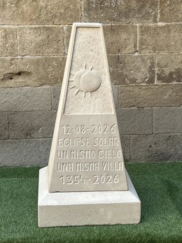 El monumento da cuenta de los eclioses del año 1354 y del que se va a producir este 12 de agosto.