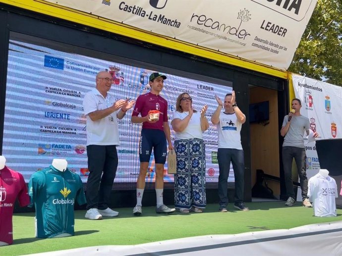 La viceconsejera de Cultura y Deportes, Carmen Teresa Olmedo durante su asistencia a la II Vuelta Ciclista Castilla-La Mancha Leader.