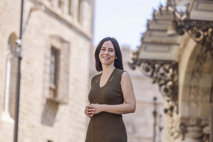 A ministra da Ciência, Inovação e Universidades, Diana Morant, posa durante uma entrevista à Europa Press