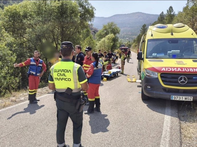 Motorista herido grave tras chocar con un vehículo de la UME en Caldearenas.
