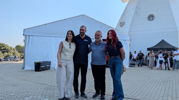 Los astronautas Pablo Álvares y Sara García con los ministros Diana Morant y Ángel Víctor Torres en el Observatorio de Yebes (Guadalajara)