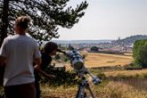 Foto: España se prepara para contemplar el eclipse solar: "No se ve todos los días"