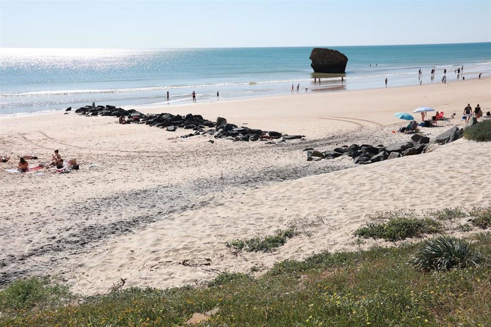 Archivo - Vista de la playa de la Torre de la Higuera en Matalascañas.