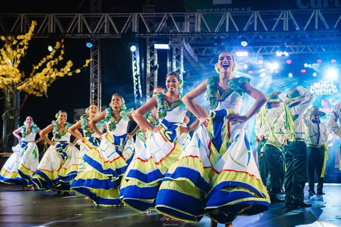 Archivo - Actuación del Grupo Flor de Atalaia, de Brasil, uno de los participantes en el XLI Festival Internacional de Folclore de Almería.