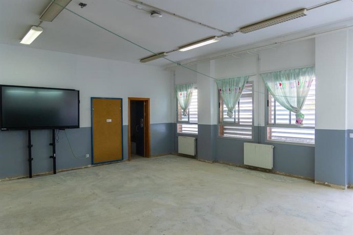 Vista de un colegio de San Fernando donde se están acometiendo obras antes del inicio de curso