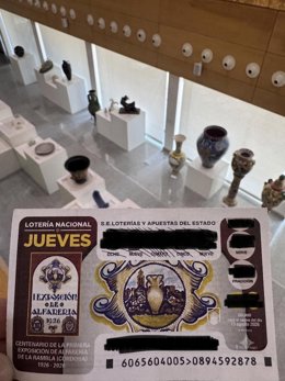 Imagen del décimo de lotería dedicado al Centenario de la Primera Exposición de Alfarería de La Rambla.