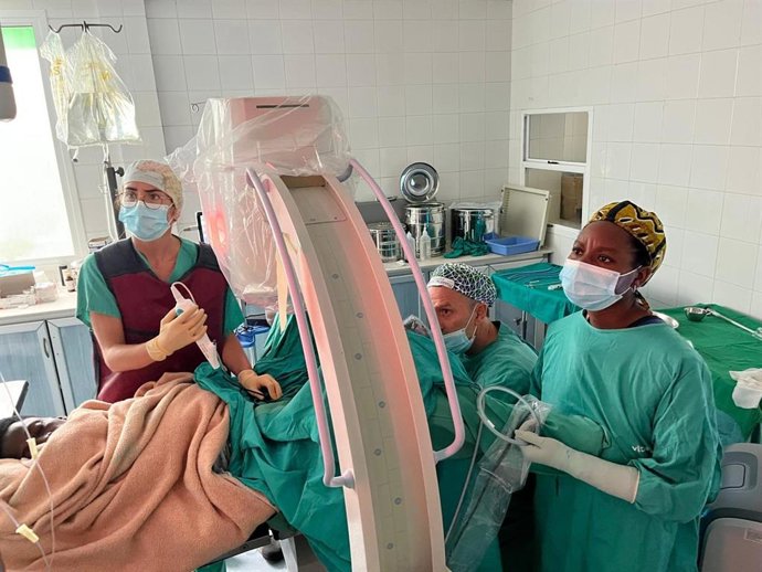 Urólogos de Vithas realizan cirugías a pacientes sin recursos en Liberia y en colaboración con Surg For All