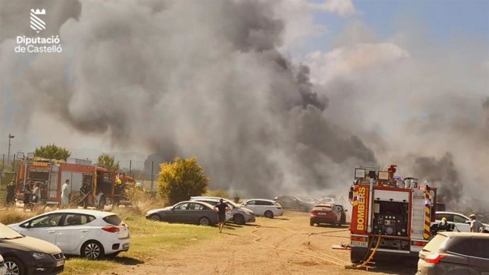 Imagen del incendio que ha afectado a 34 vehículos en Peñíscola