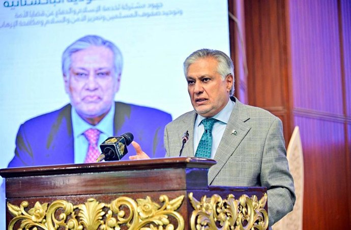 Archivo - Arquivo - 6 de maio de 2026, Paquistão: O vice-primeiro-ministro e ministro das Relações Exteriores, senador Mohammad Ishaq Dar, discursa na 2ª sessão da Conferência do Conselho dos Ulemas, em Islamabad