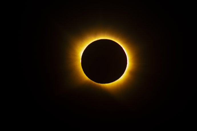 Corbera d’Ebre durante el eclipse solar total de 2026, a 12 de agosto de 2026, en Tarragona, Catalunya (España). Este es el primer eclipse total de Sol visible desde la península Ibérica en más de un siglo.