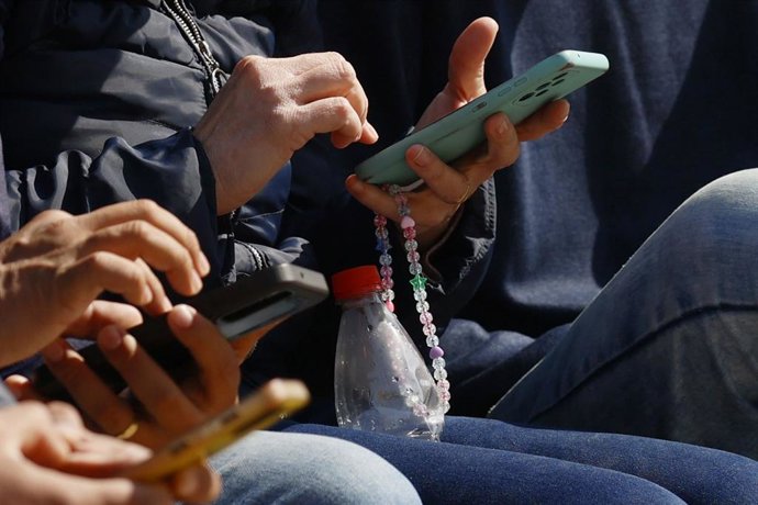 Archivo - Chile.- En Chile roban 500 mil celulares al año: Sólo la mitad solicita el bloqueo