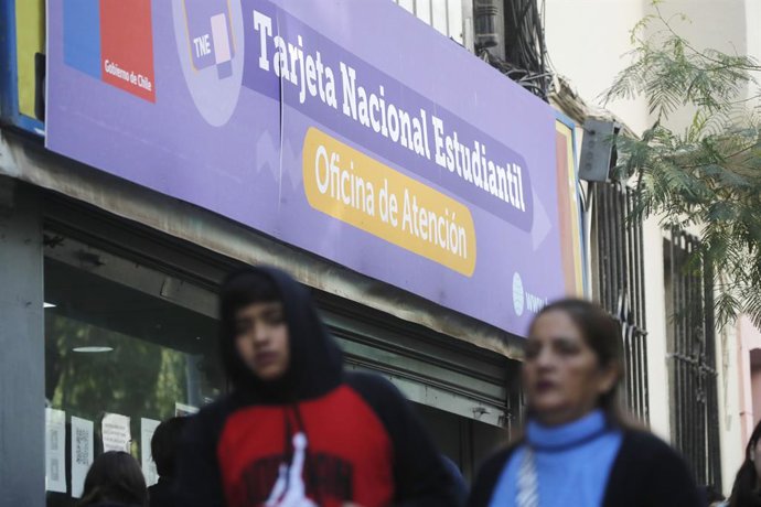 Archivo - Chile.- Este domingo vence plazo para revalidar la Tarjeta Nacional Estudiantil