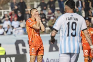 Futbol, Magallanes vs Cobreloa. Fecha 20 de Liga de Ascenso 2026. El jugador de Cobreloa Cristian Muga es fotografiado durante el partido contra Magallanes por la Liga de Ascenso disputado en el Estadio Municipal de San Bernardo en Santiago,