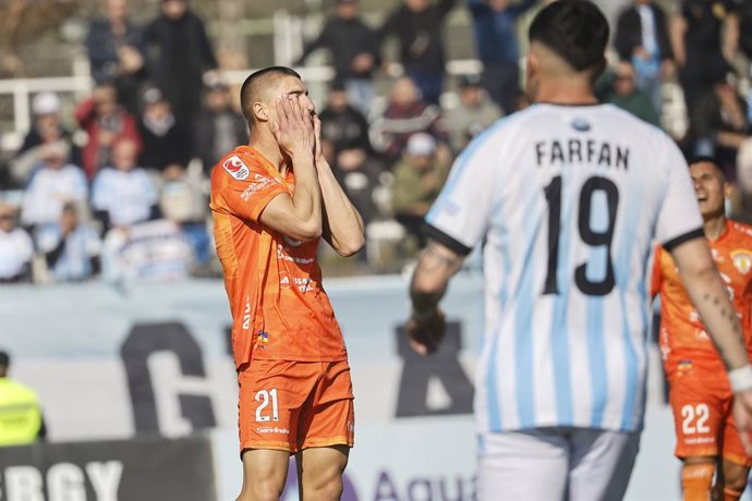 Futbol, Magallanes vs Cobreloa. Fecha 20 de Liga de Ascenso 2026. El jugador de Cobreloa Cristian Muga es fotografiado durante el partido contra Magallanes por la Liga de Ascenso disputado en el Estadio Municipal de San Bernardo en Santiago,