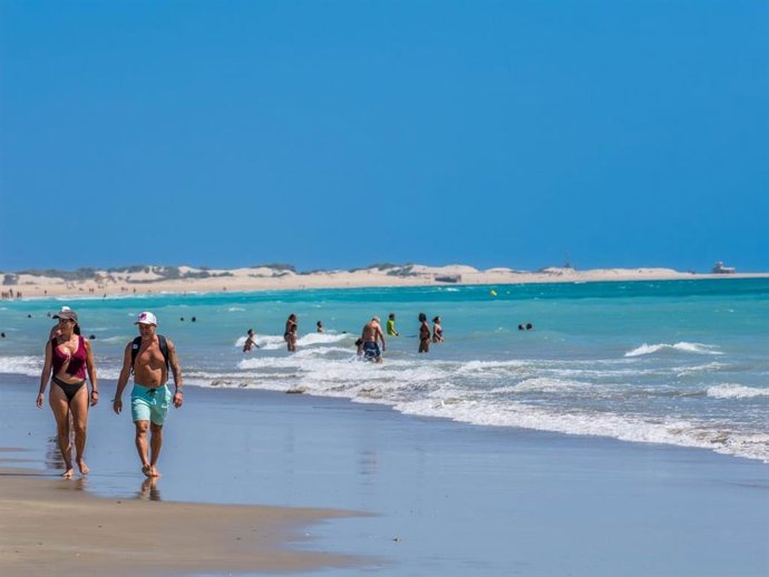 Archivo - Imagen de la playa de Camposoto en San Fernando