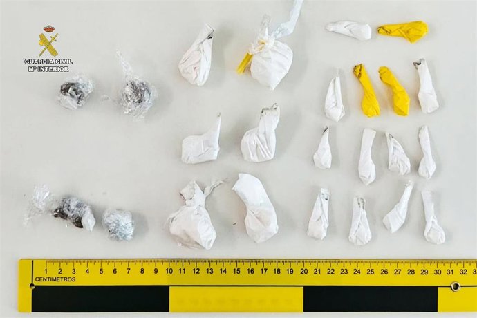Sustancias estupefacientes intervenidas en Oleiros (A Coruña).