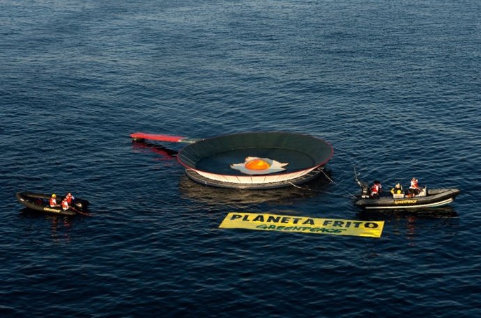 Greenpeace reclama una respuesta "urgente y ambiciosa" tras el récord de más de 33ºC del Mediterráneo medido en Mallorca.